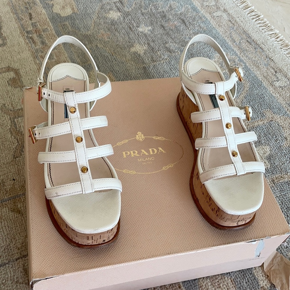 PRADA WHITE SAFFIANO LEATHER WEDGED SANDALS - 39.5